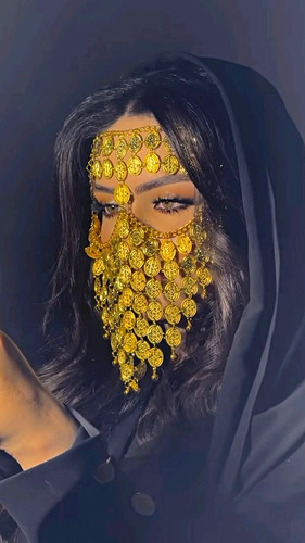 Gold tone metal head face - tone,